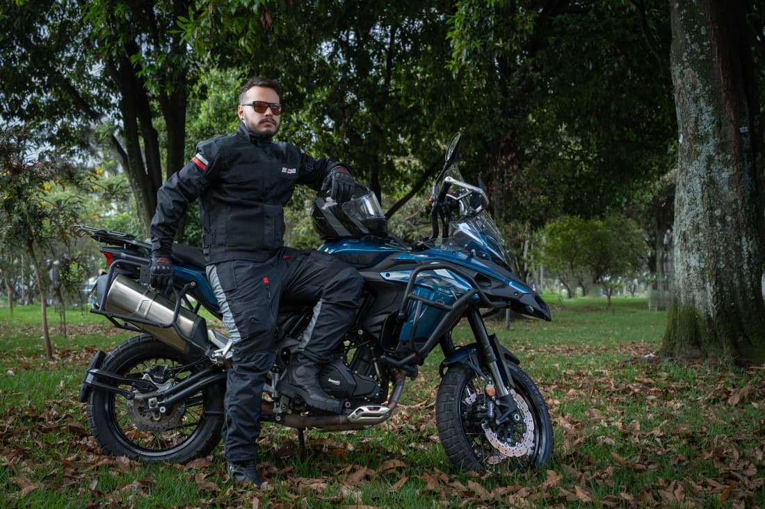 Chaqueta Mesh de Verano Antifricción en Malla Transpirable 100% Impermeable tallas disponibles - Bogota Colombia