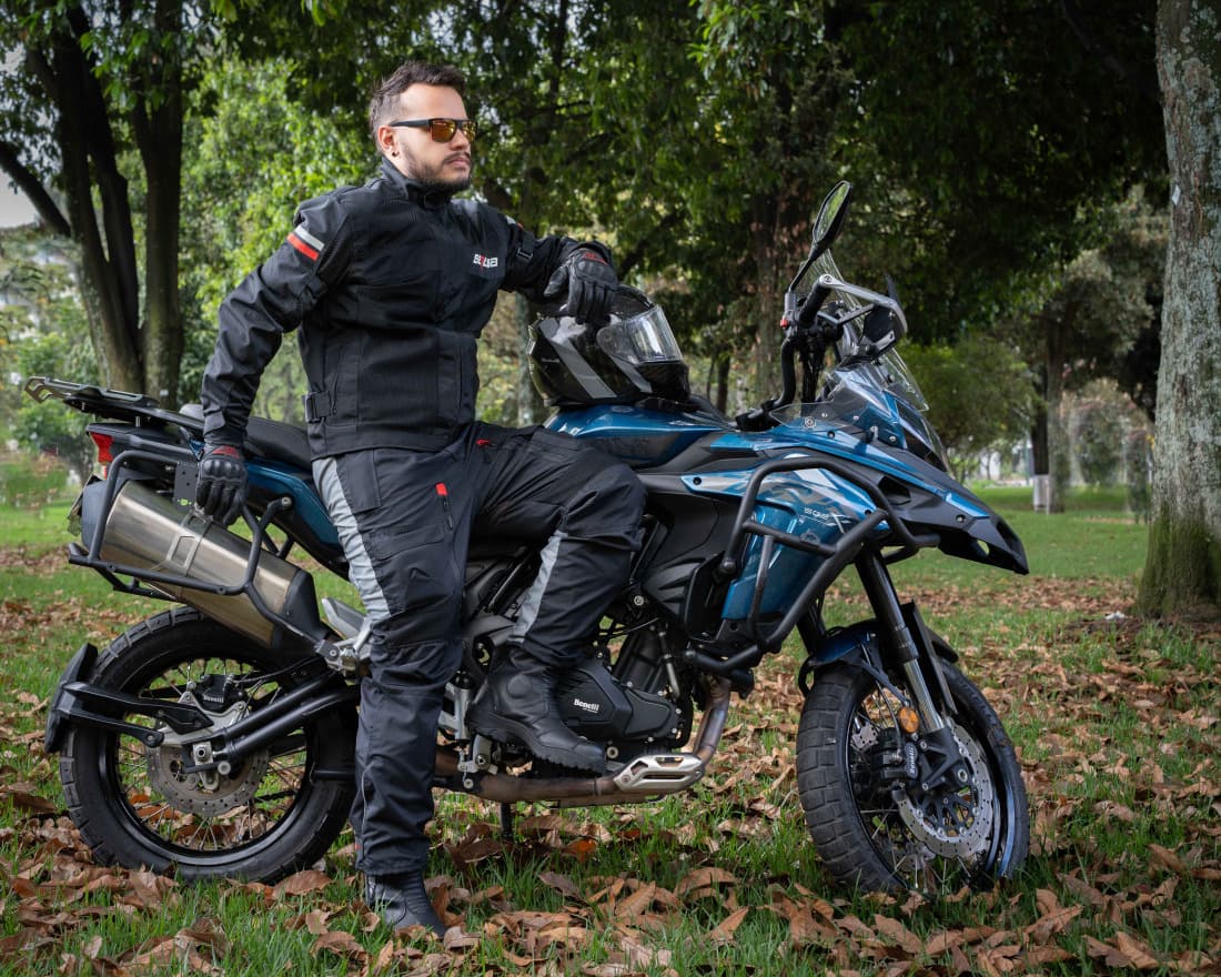 Chaqueta Mesh de Verano Antifricción en Malla Transpirable 100% Impermeable detalle costuras termoselladas