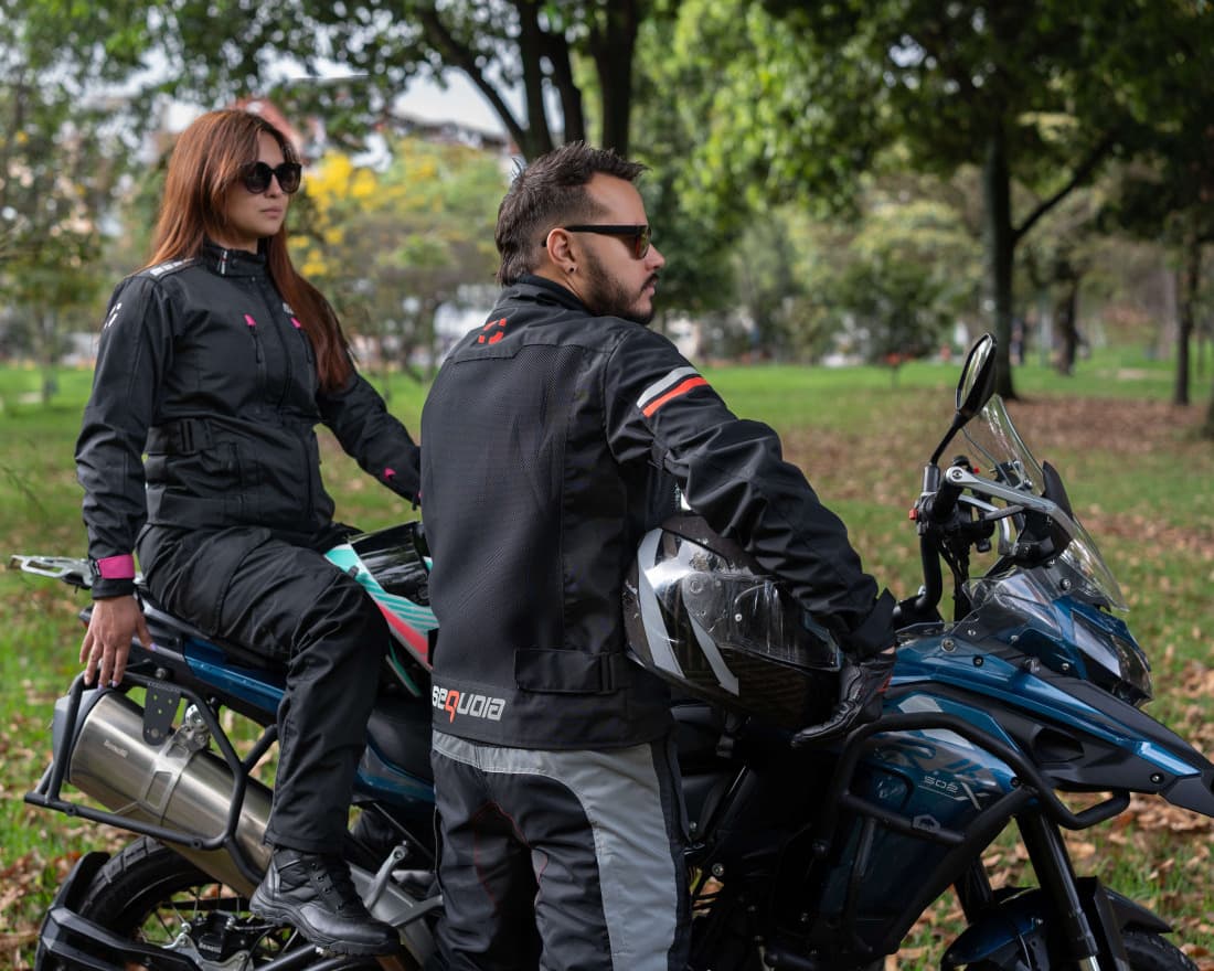 Chaqueta Black Pro Dama - Chaqueta de Protección de Moto para Damas Impermeable Sequoia Speed detalle costuras termoselladas
