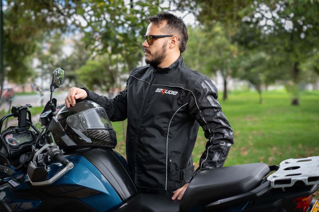 Chaqueta TT - Protecciones Removibles Certificadas 100 Impermeable. proteccion certificada motociclista