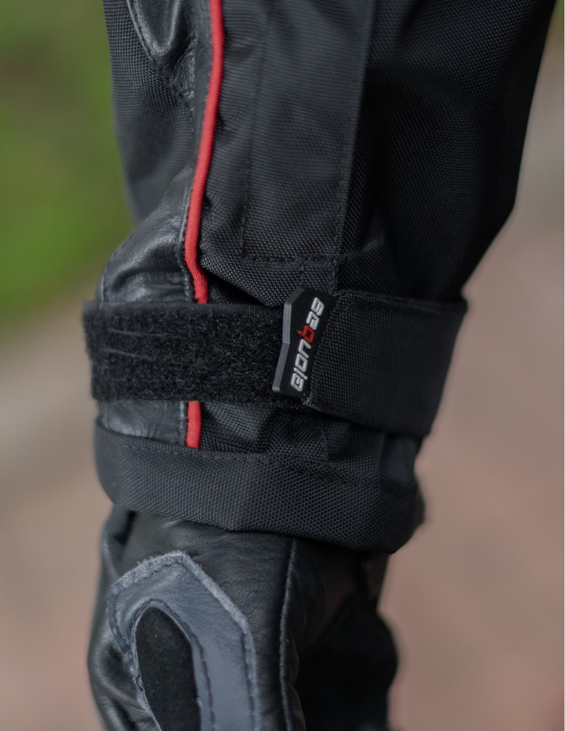 Chaqueta AVS detalle material - Antifriccion impermeable