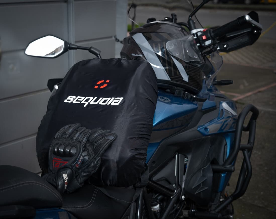 Combo Impermeable Hydra + Zapatones Sequoia Suela dura+ forro morral + Guantes Moto, Motociclismo fabricacion colombiana S...