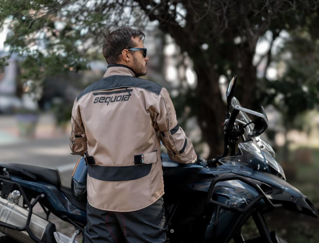 Chaqueta Sahara - Protecciones Certificadas - 100 % Impermeable detalle protecciones - Certificadas CE