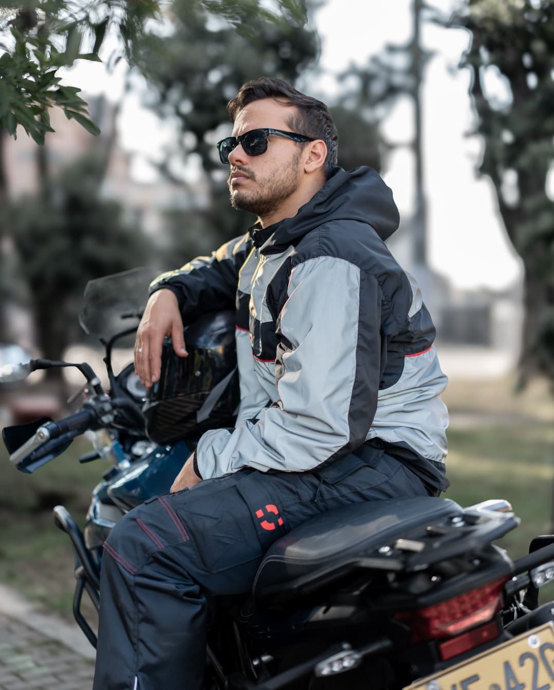 Chaqueta Reflectiva Doble Faz Gris Plata impermeable de Moto para Mujer y Caballeros