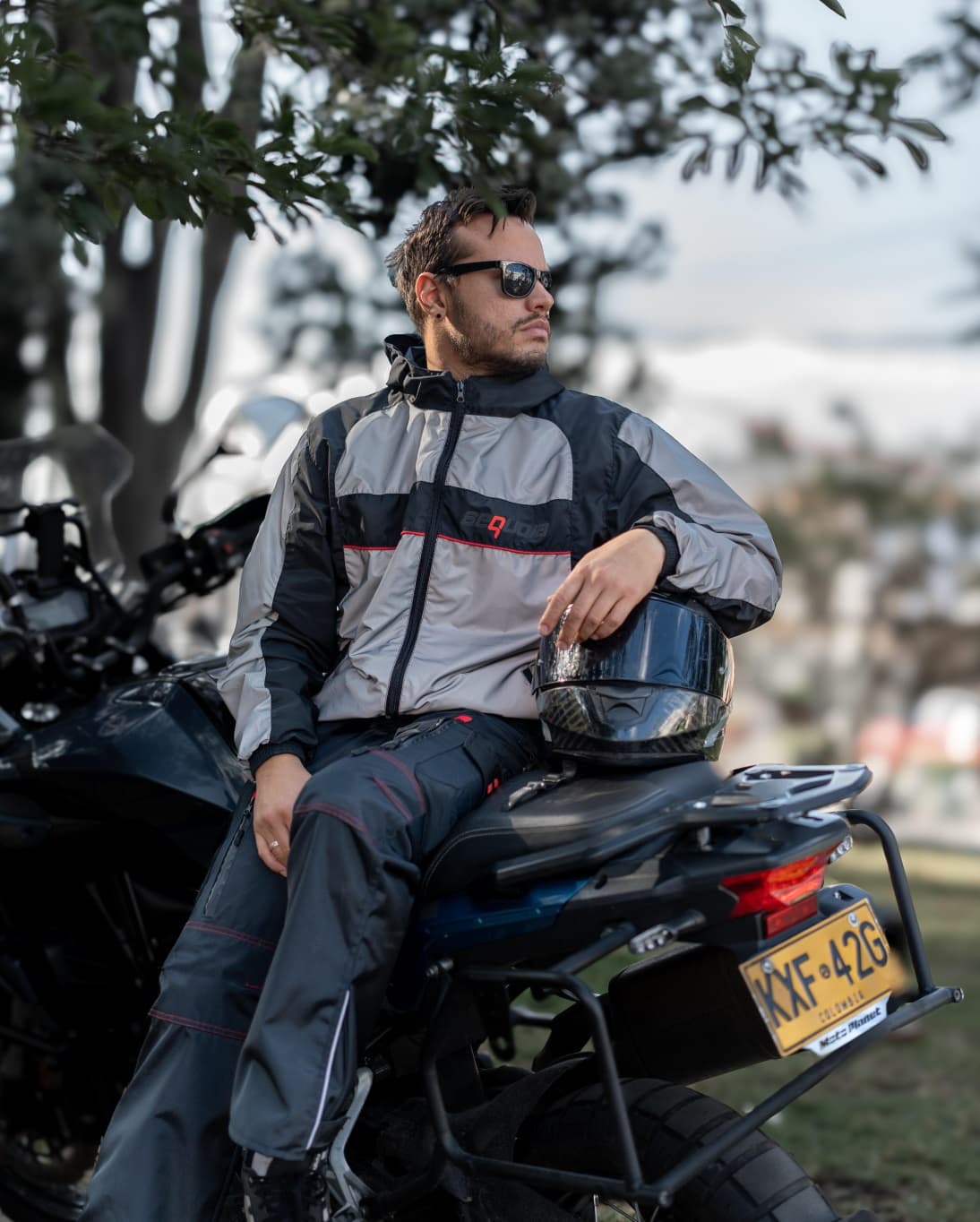 Chaqueta Reflectiva Doble Faz Gris Plata impermeable de Moto para Mujer y Caballeros