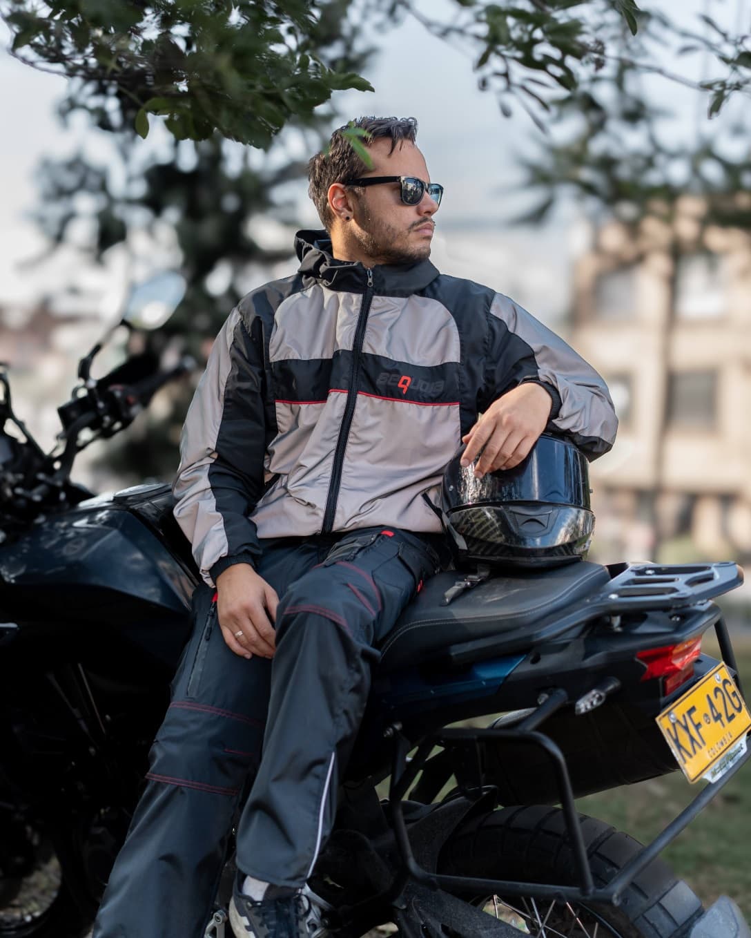 Chaqueta Reflectiva Doble Faz Gris Plata impermeable de Moto para Mujer y Caballeros