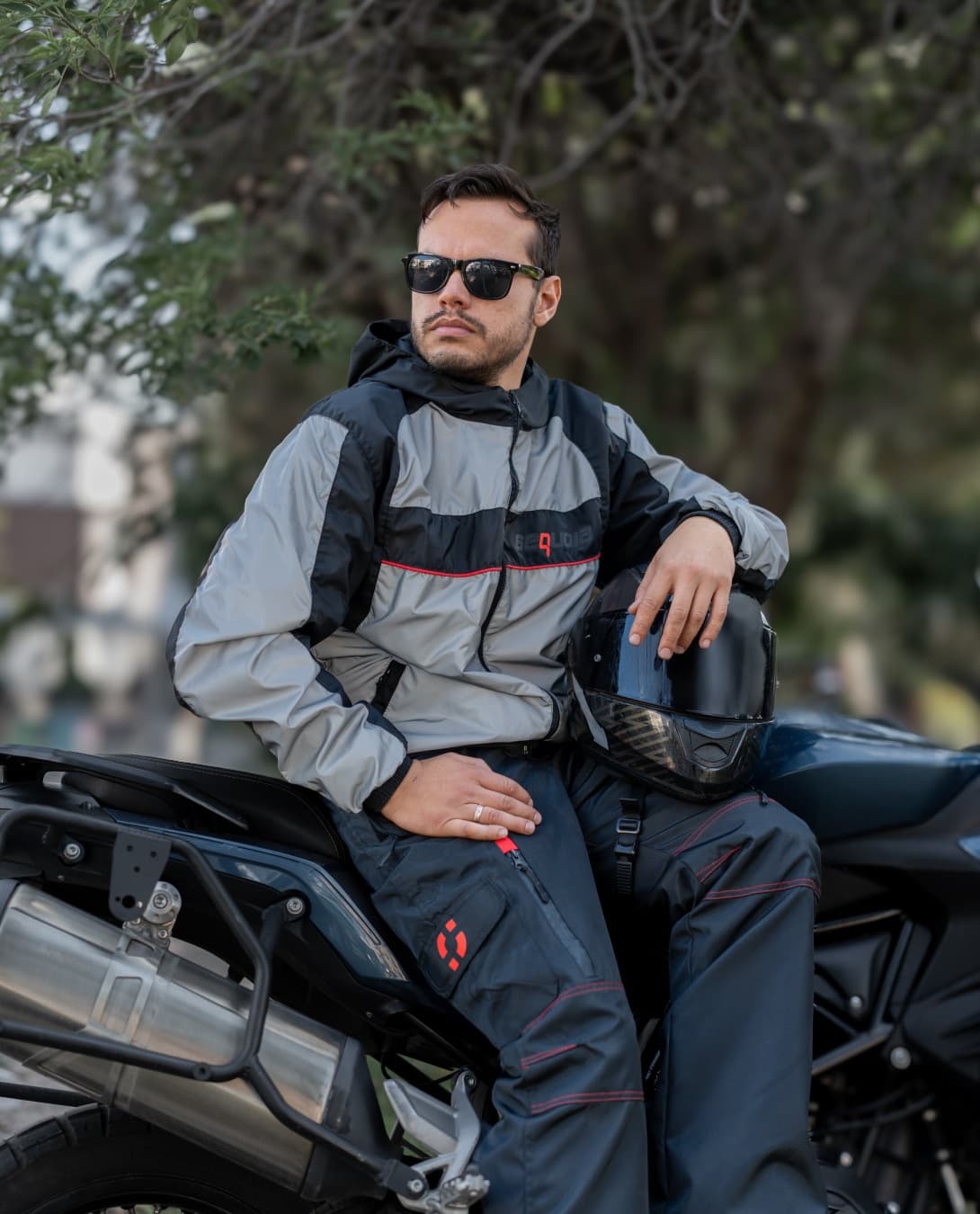 Chaqueta Reflectiva Doble Faz Gris Plata impermeable de Moto para Mujer y Caballeros